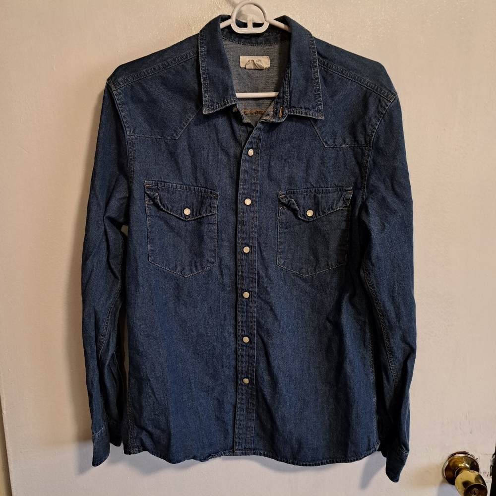 H &  M shirt brand lightweight denim shirt size Medium